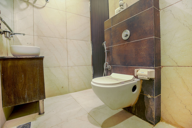 Bathroom 3, Hotel Crown, Amritsar