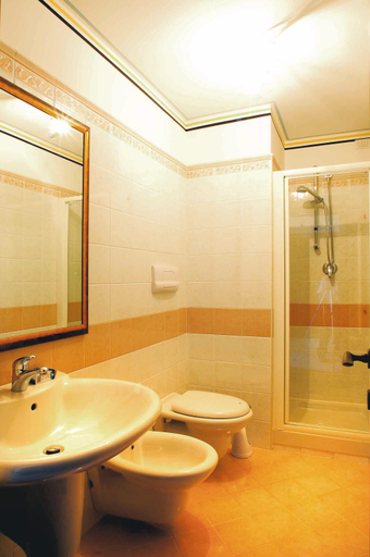 Bathroom 3, Sei Stelle, L'Aquila