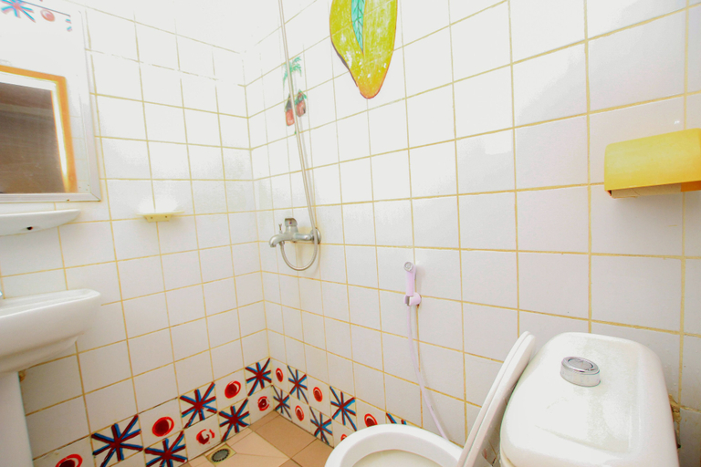 Bathroom 4, Hotel Le Prince, Cotonou