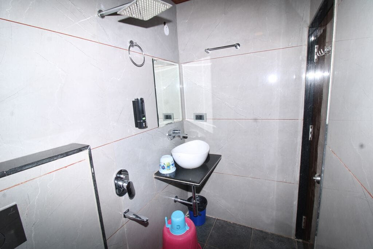 Bathroom 4, Hotel Diamond Palace, Bhopal