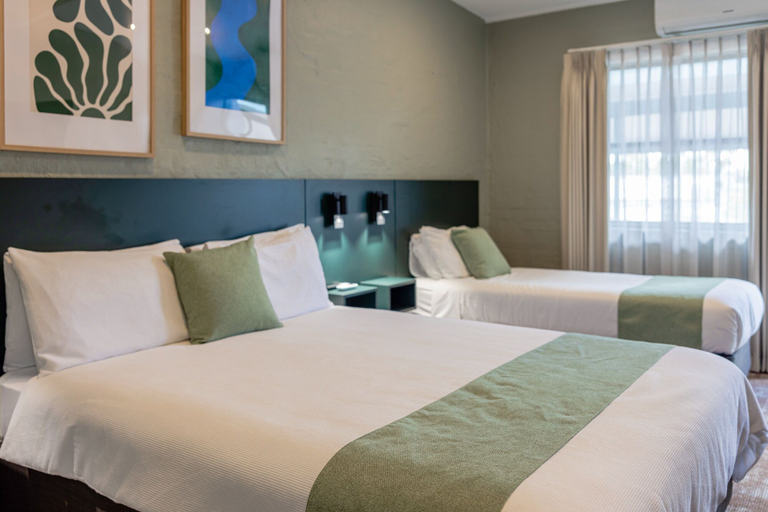 Bedroom 3, Everton Park Hotel, McDowall