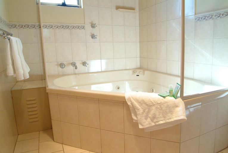 Bathroom 4, Victoria Hotel - Strathalbyn, Alexandrina- Strathalbyn