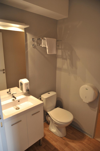 Bathroom 4, Relais de Barbezieux, Charente