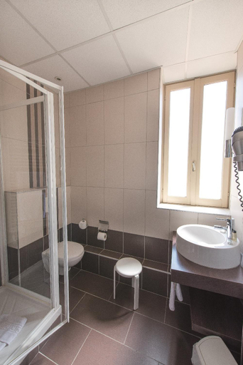 Bathroom 3, Hotel Vacances Bleues Balmoral, Alpes-Maritimes