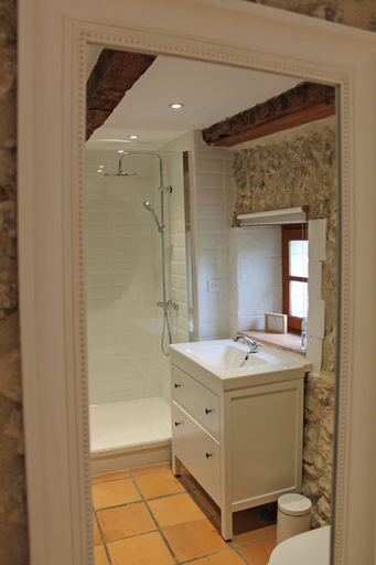 Bathroom 5, Manoir de Longeveau, Charente