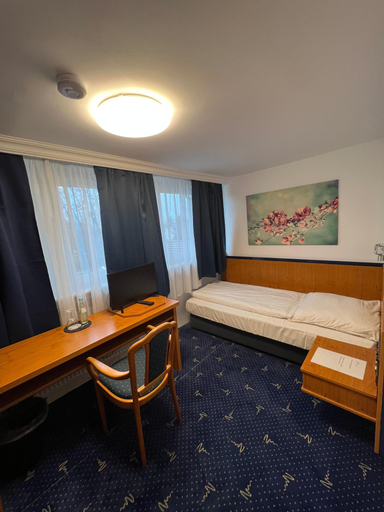 Bedroom 4, Hotel und Restaurant 9-enhof, Wuppertal