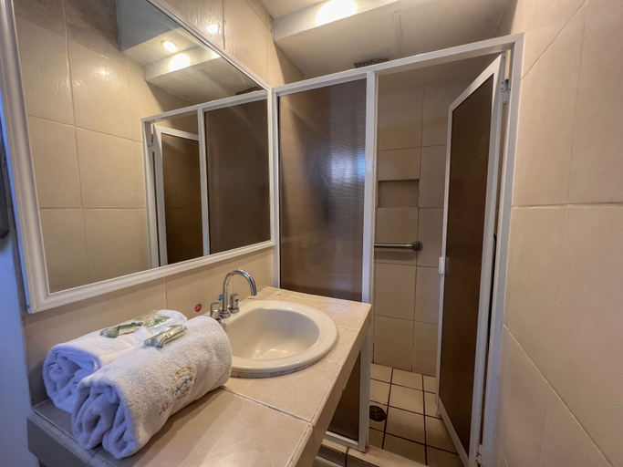 Bathroom, Hotel Oasis, Mazatlán