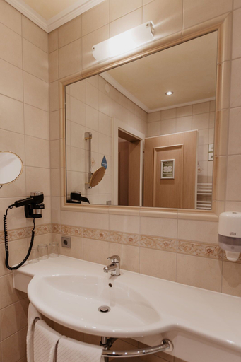 Bathroom 5, Parkhotel Matrei, Innsbruck Land