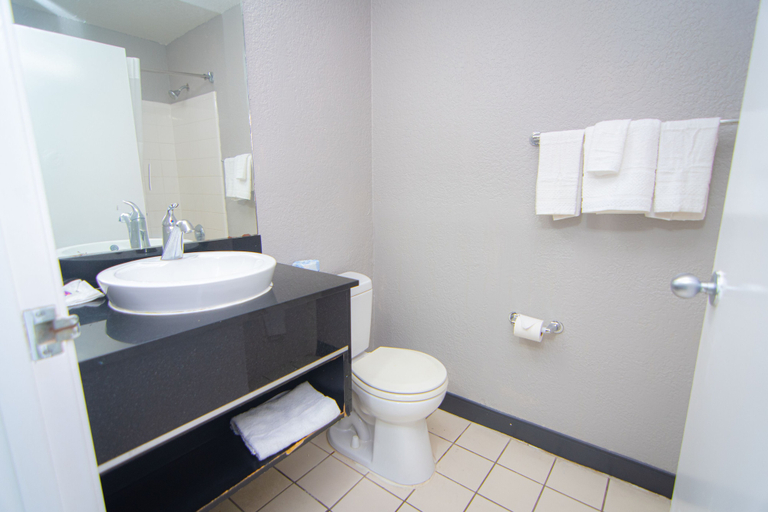 Bathroom 5, Studio 6 Extended Stay - West Palm Beach, FL, Palm Beach