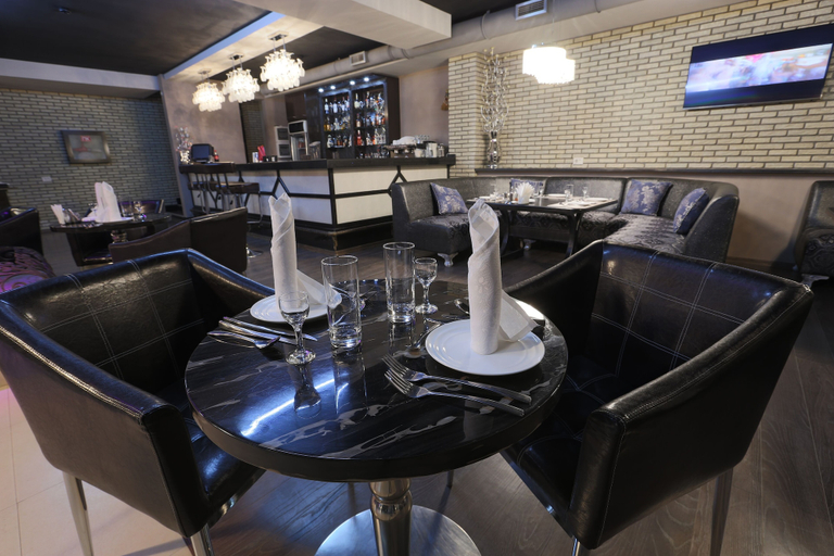 Food & Drinks 4, Zargaron Plaza, Buxoro