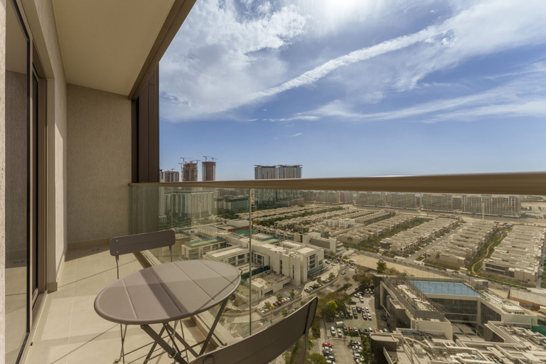 Balcony, Maison Privee - Modern & Chic Retreat 10min from Downtown Dubai, Dubai