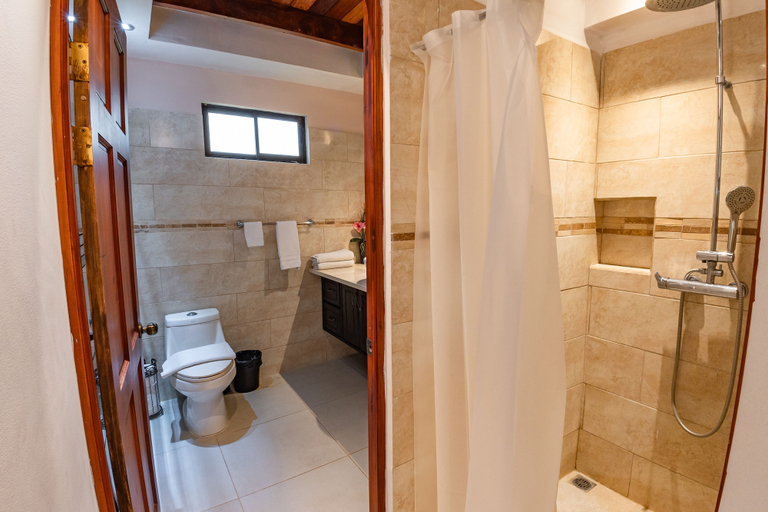 Bathroom 5, Sunset Del Mar Resort, Parrita