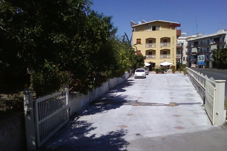 Exterior & Views 2, Hotel Eliseo, Messina