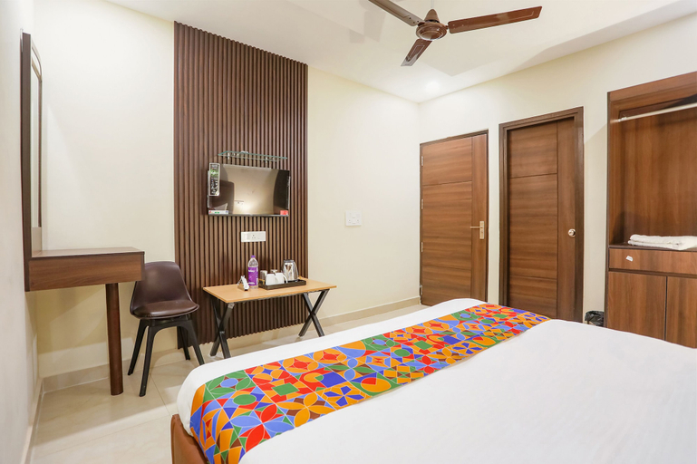 Bedroom 4, FabHotel Nirvana Residency, Delhi