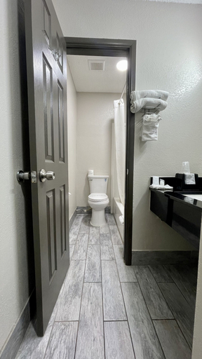 Bathroom 4, Rodeway Inn Georgetown, Williamson