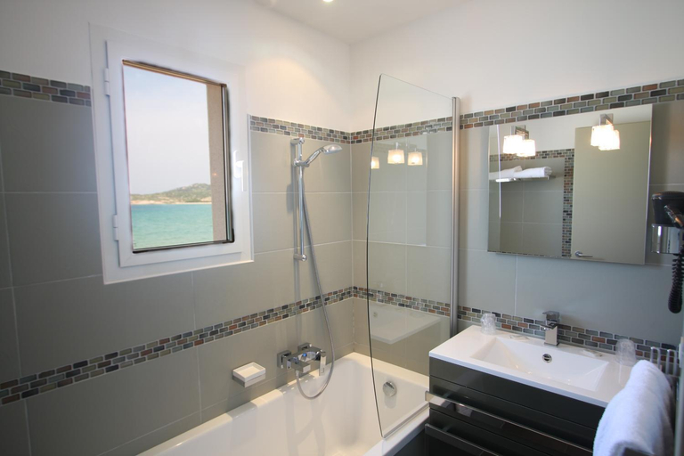 Bathroom 4, Hotel Serenada, Haute-Corse