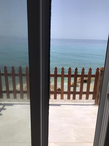 Others 2, Villa John, Sarandës