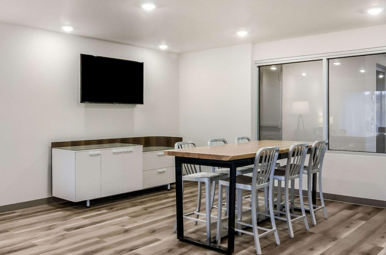 Public Area 2, WoodSpring Suites Tacoma - Lakewood, Pierce