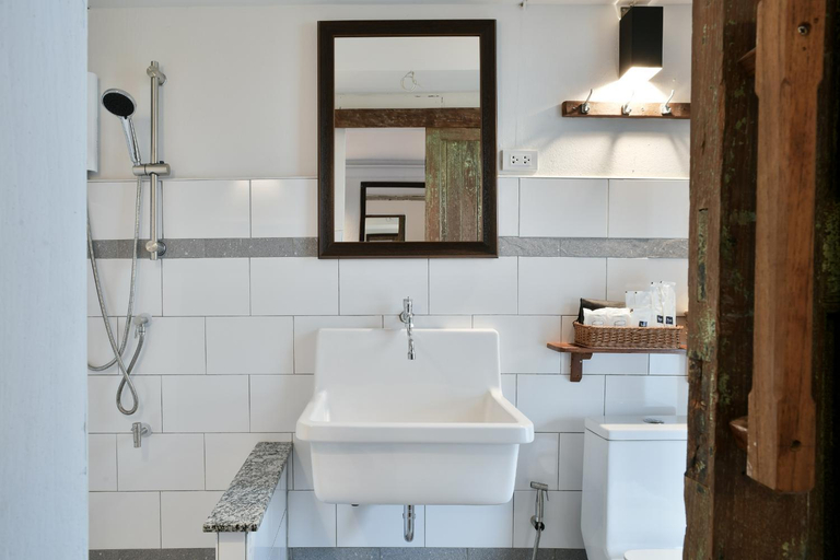 Bathroom 5, Vela Warin Hotel, Ubon Ratchathani, Warin Chamrap
