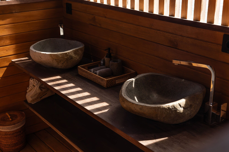 Bathroom 5, Menjaga Bay, West Manggarai