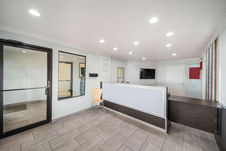 Public Area 2, Studio 6 Laredo, TX - North I-35, Webb