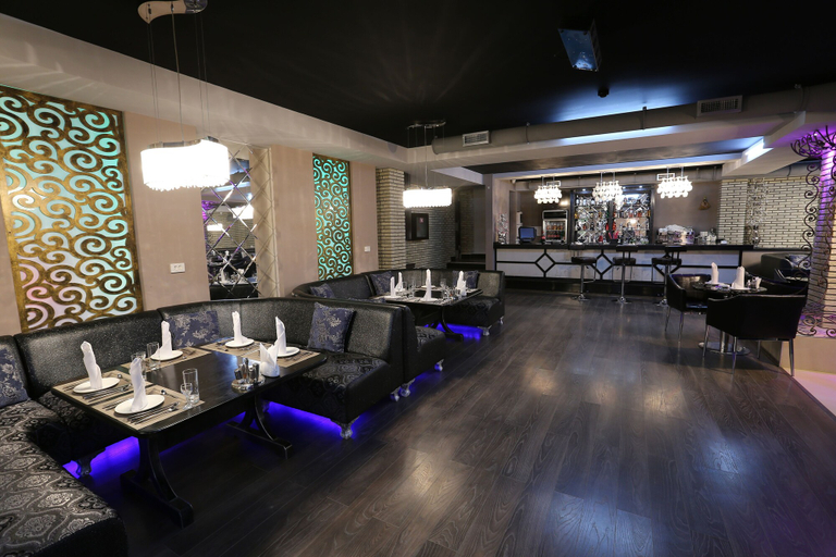 Food & Drinks 5, Zargaron Plaza, Buxoro
