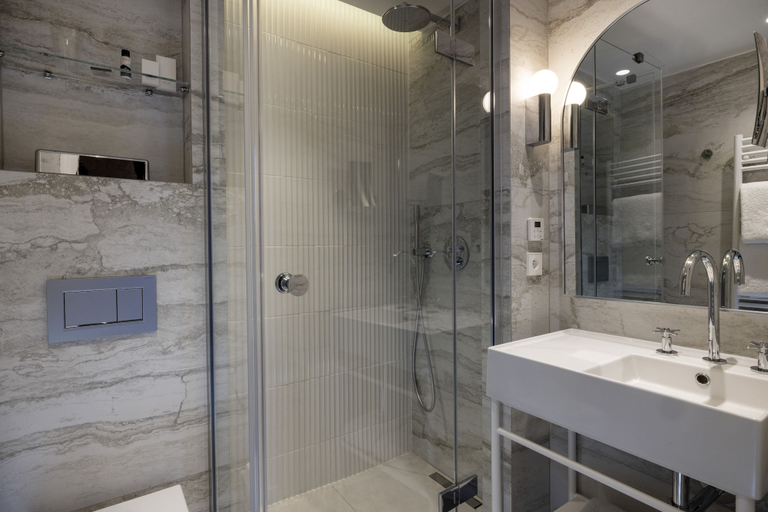 Bathroom 4, Hotel des Carmes By Malone, Paris