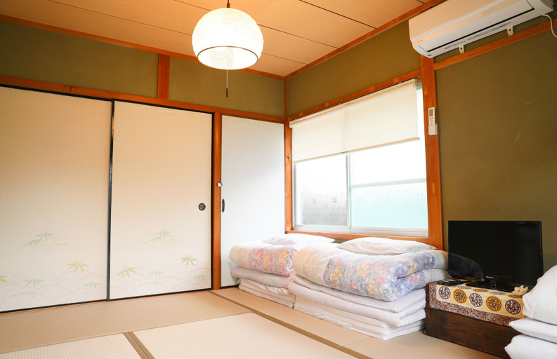 Bedroom 2, Kokoyui Guesthouse, Nachikatsuura