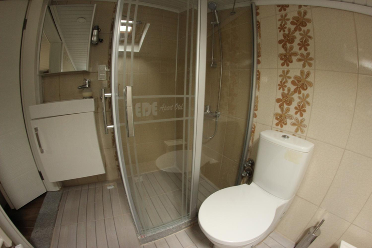 Bathroom 5, Ede Apart Hotel, Ezine