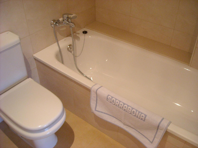 Bathroom 4, Apartments Sorrabona, Barcelona