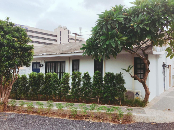 Exterior 1