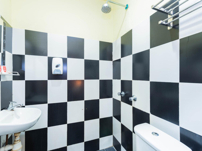 Bathroom 2, Cintra House, Penang Island