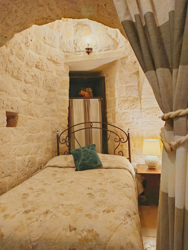 Bedroom 2, La Rosa dei Trulli B&B, Taranto