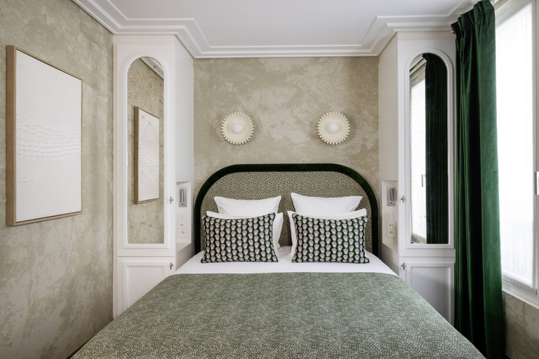 Bedroom 2, Hotel des Carmes By Malone, Paris