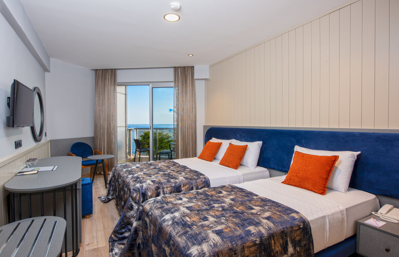 Bedroom 3, Monart City Hotel - All Inclusive, Alanya