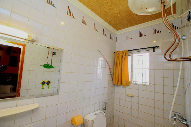 Bathroom 4, Hotel Le Prince, Cotonou
