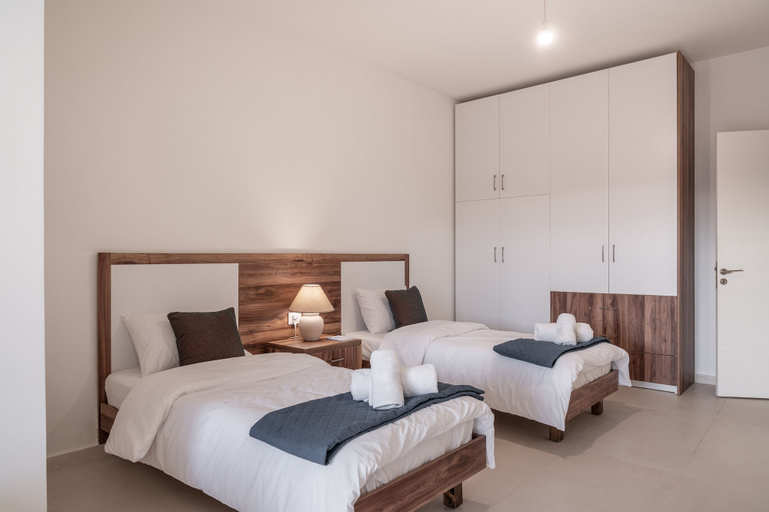 Bedroom 2, Wood and Stone Chalet, Kasrouane