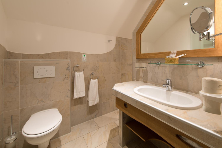 Bathroom 3, Schwarzwald Hotel Silberkoenig, Emmendingen