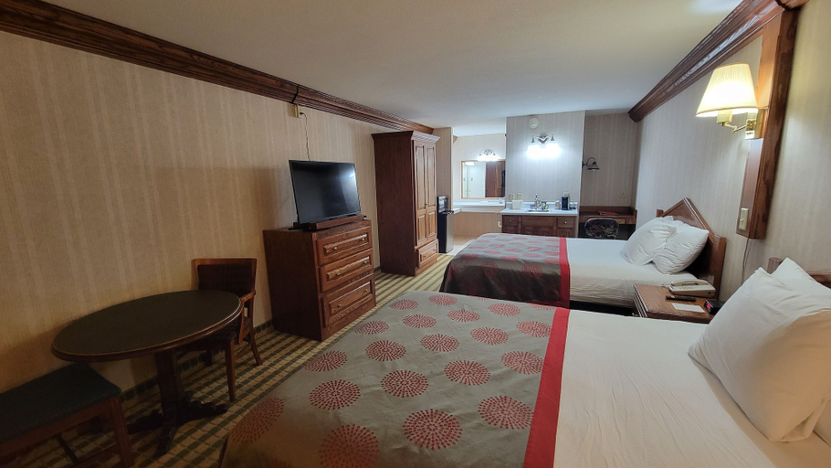 Bedroom 3, Ramada by Wyndham Saginaw Hotel & Suites, Saginaw
