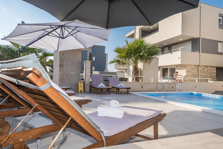 Sport & Beauty 4, Apartments & Rooms Danivan Pool Villas B, Novalja
