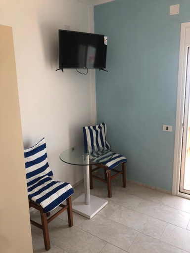 Others 5, Villa John, Sarandës