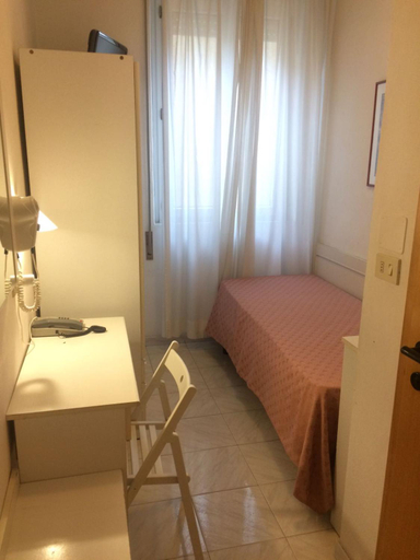 Bedroom 3, Hotel Regina, Lucca