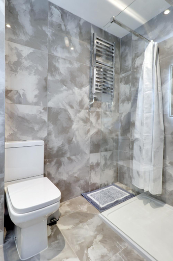 Others 3, Master accommodation suite 7 sea view, East Sussex