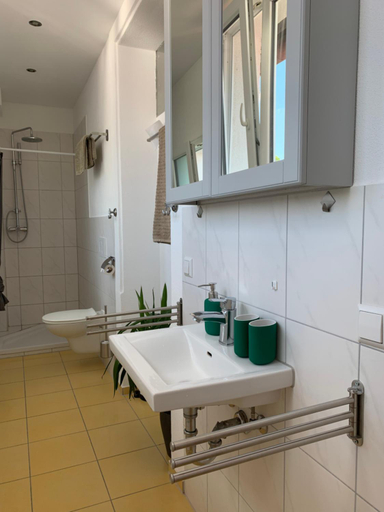 Bathroom, Citynahes Apartment fur die ganze Familie oder Gruppen in ruhiger Lage, Freiburg im Breisgau