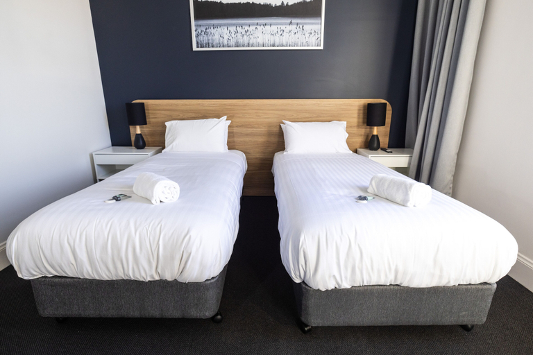 Bedroom 2, The Albion Hotel, Newcastle - Inner City