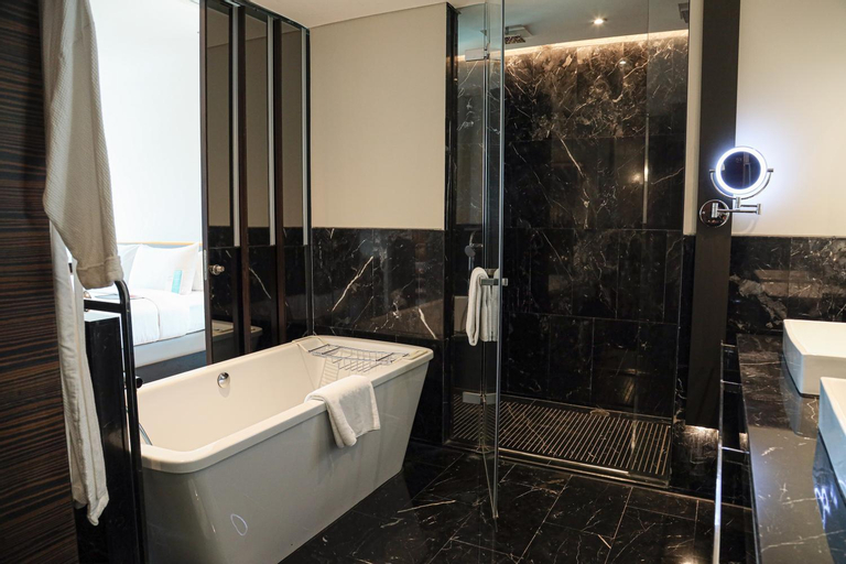 Bathroom 28