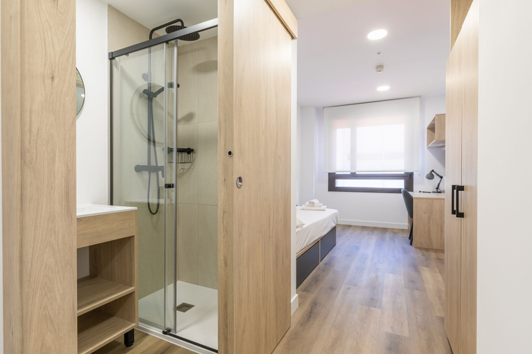 Bathroom 5, Micampus Estrada 11, Madrid