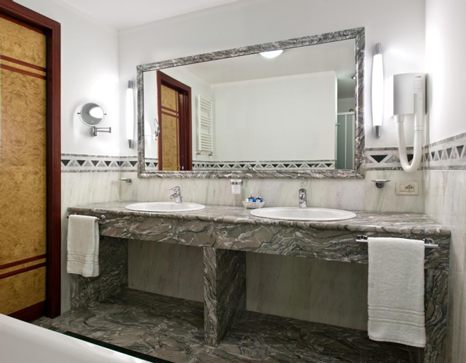 Bathroom 4
