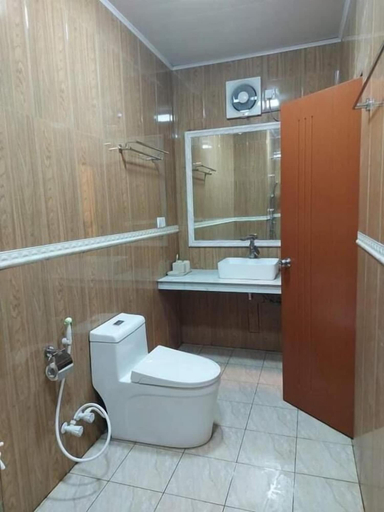 Bathroom 2, Oi Beach