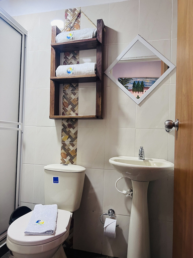 Bathroom 4, Hotel campestre palmas del zamorano, Curití